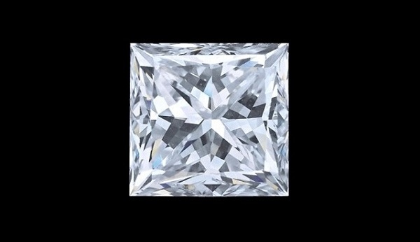 เพชรรูปทรงสี่เหลี่ยม - PRINCESS CUT DIAMONDS